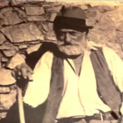 Il nonno delle sorelle Naccarella, Cantina Elmi