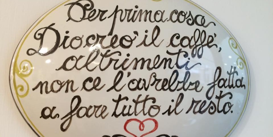 Salerno, Punto e Virgola diventa bottega del caffè e dice basta all