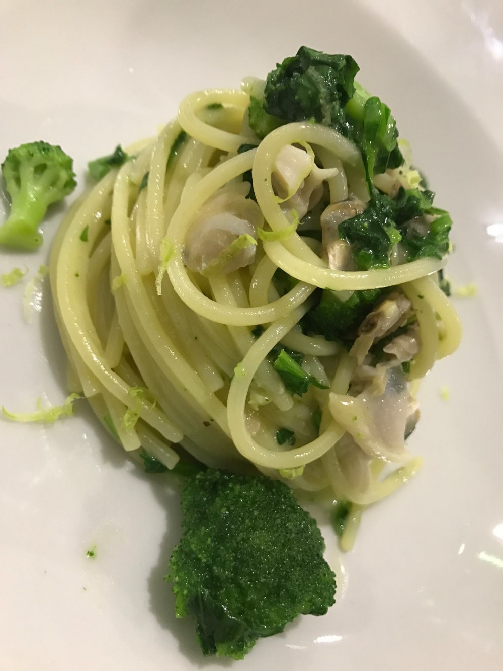 Cucina 82, spaghetti con friarieli, broccoli, vongole e lupini