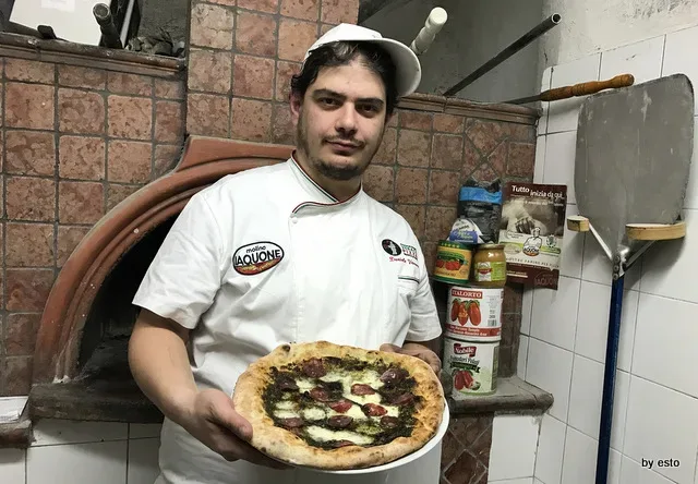 Antica Trattoria Innarone Daniele Vanore pizza ortiche e salame di nero casertano