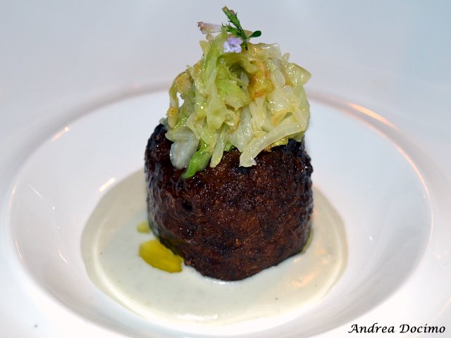 Braceria Bifulco ad Ottaviano. Scottona Bifulco con crema di blu di Podolica e verza napoletana