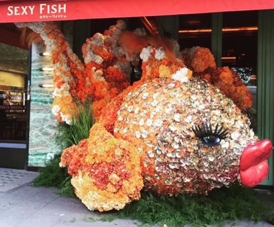 Scultura ed esterno Sexy fish