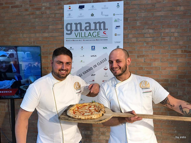 Gnam Napoli Diego Vitagliano e Francesco Pone con la margherita con fiordilatte da latte nobile