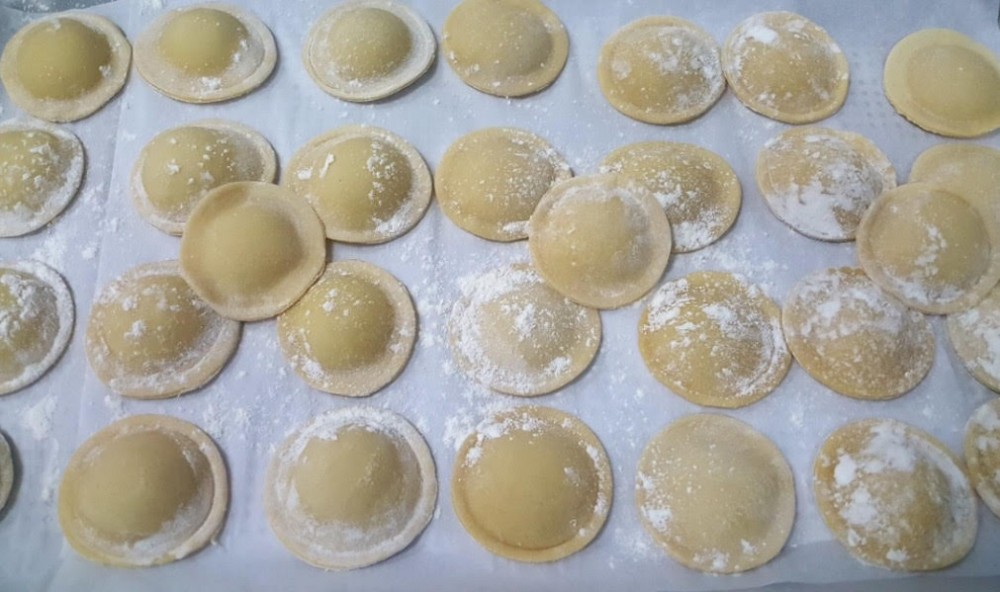 Granafine, i ravioli fatti a mano ripieni di  cacio e pepe