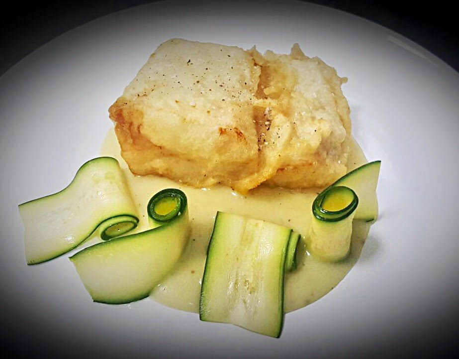 Granafine, il Filetto di Bacalao islandese in pastella su crema di patate al limone e crudite' di zucchine