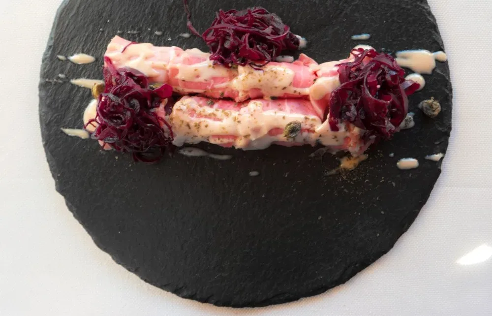MAGENES, lonza tonnata con crauti in agrodolce, l’aspetto ed il gusto di un grande piatto, “penalizzato” per modo di dire, dall’offerta mordi e fuggi in ufficio di mezzogiorno