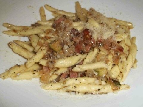 Casa Tuscia, pasta fresca con guanciale, pecorino e cipolla di Nepi