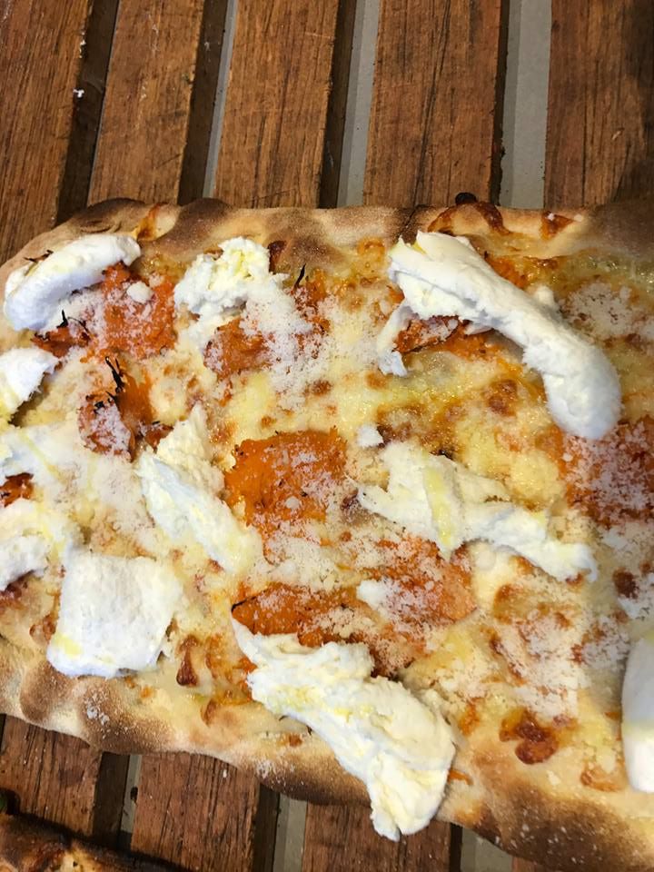 Grecco, la pizza zucca e burrata