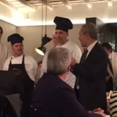 Lo staff del Falchetto con lo chef Jerry