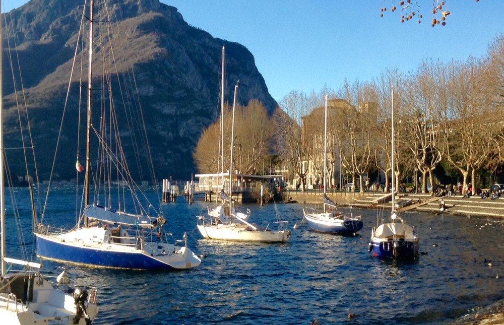 Lecco, le barche a vela e il lungolago