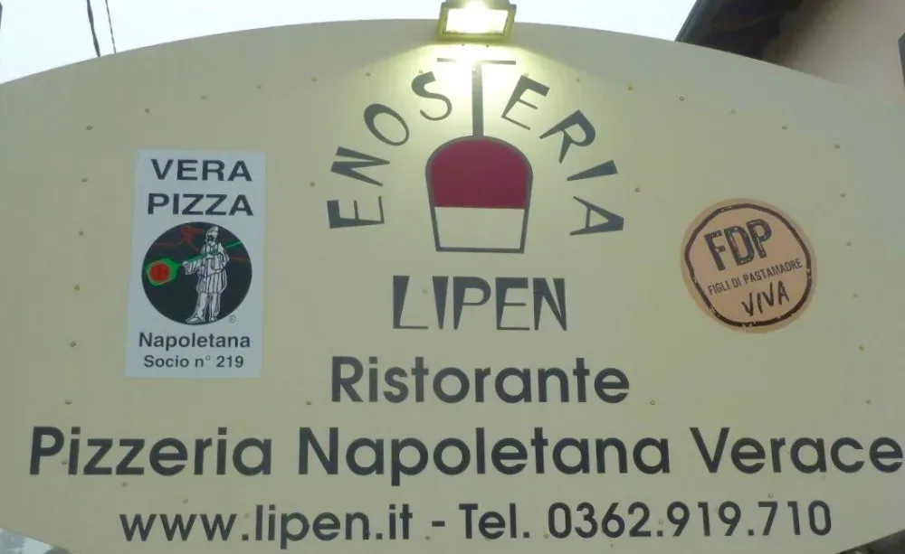 Lipen, insegna, qui si insegna la magia della pizza, molti pizzaioli milanesi dovrebbero approfittarne, Corrado Scaglione si è classificato primo nel 2011 al Campionato del Mondo nella categoria Pizza Napoletana STG