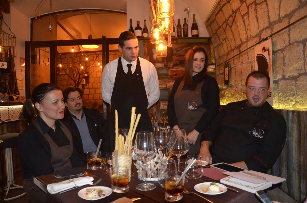 Luca Esposito e lo staff de La Locanda del Testardo