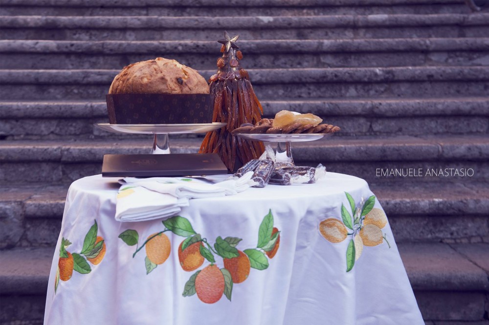 Pansa - Capuano,  2 - Il panettone di Pansa e il tovagliato di Capuano