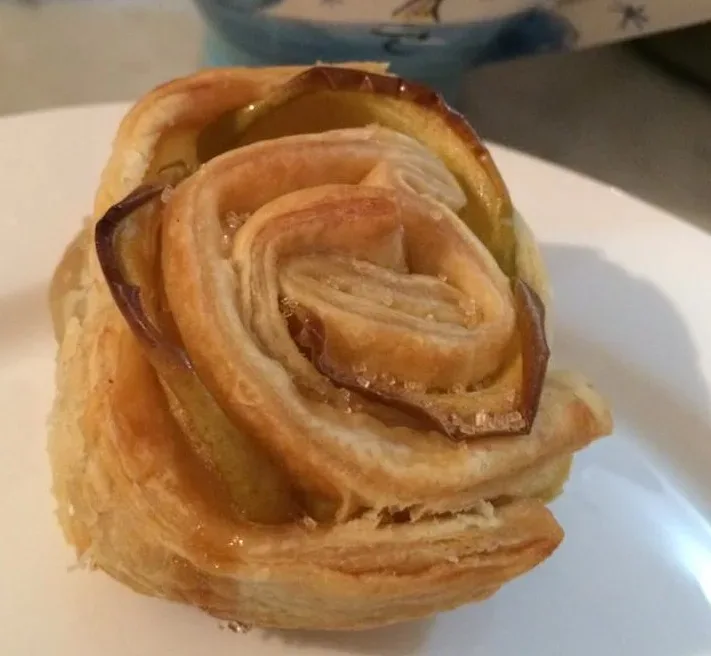 Rosa di pasta sfoglia alle mele