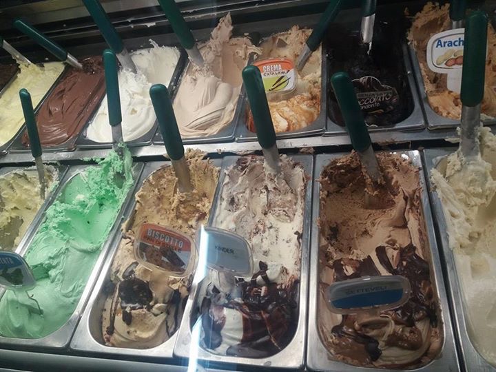 Gelateria Cesare, vaschette di gelato