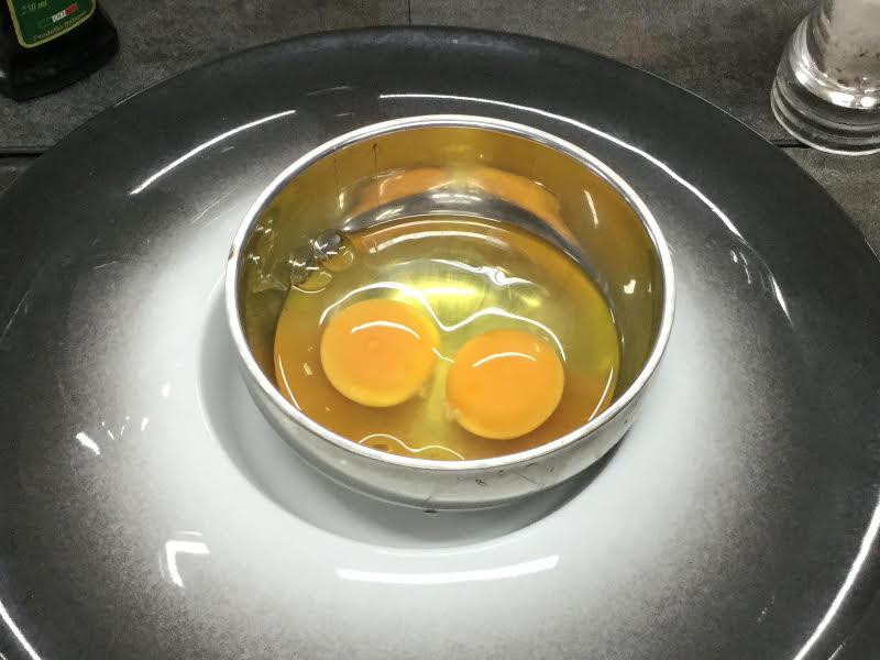 Preparazione dell'uovo fritto