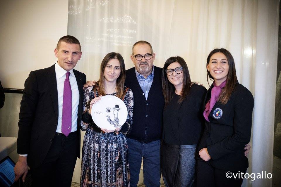 Giuseppe Cupertino, Paolo Lauciani con Simona, Marika e Pietro Lacaita, proprietari di Vinilia wine resort