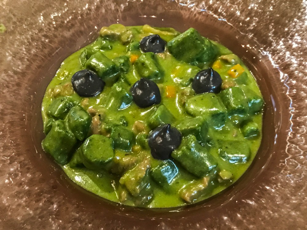 Marzapane, gnocchetti di cavolo toscano, ragù di cinghiale ed aglio nero