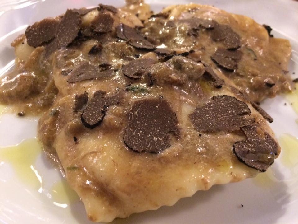 Taverna di Baffone, ravioloni porcini e tartufo