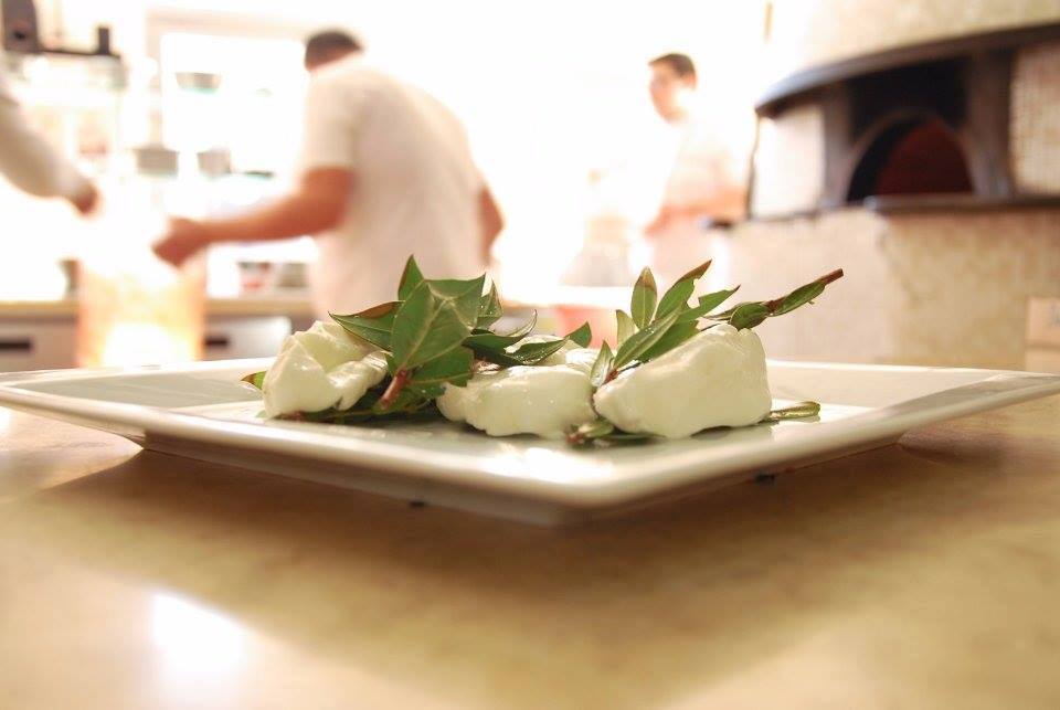 Voglia di Pizza, mozzarella nella mortella Chirico