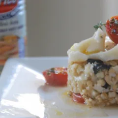 Tortino di grano con olive nere, pomodorini confit al timo e petali di baccala'