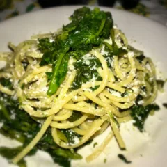 Spaghetti friarielli e ricotta di bufala