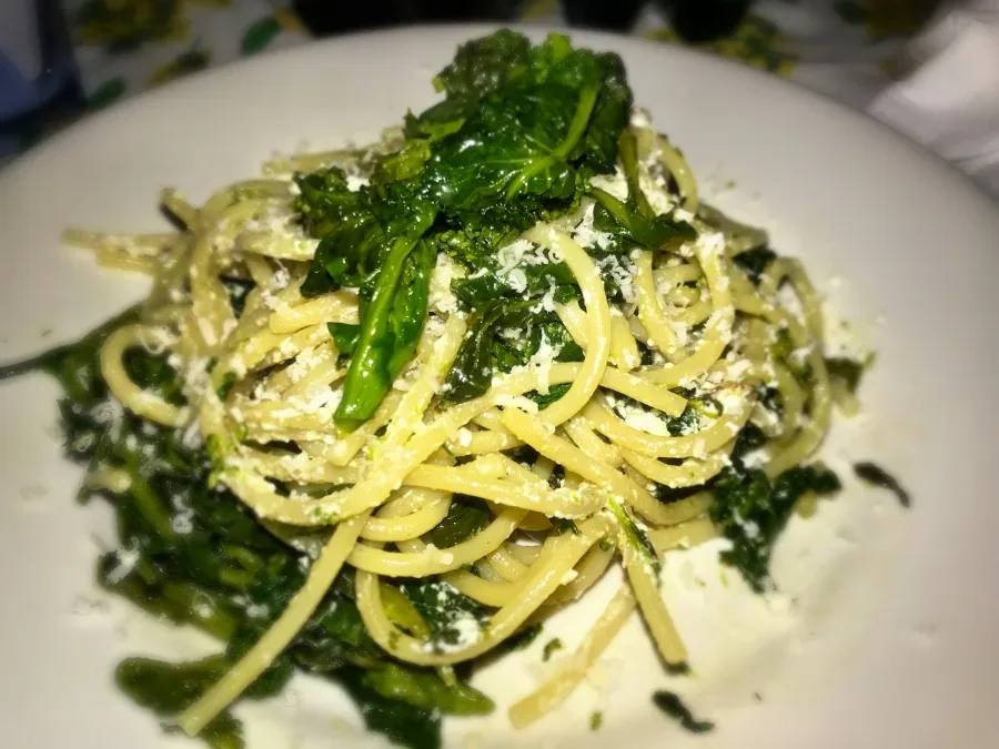 Spaghetti friarielli e ricotta di bufala