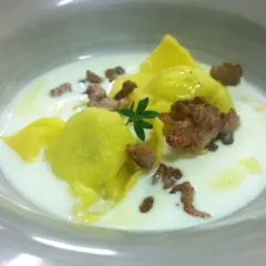 Tortello di patate con cremoso di provola affumicata e salsiccia rossa di Castelpoto