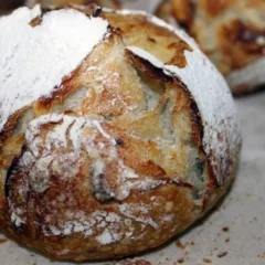 Il pane con ricotta di bufala salata e semi di zucca al camino di Faby Scarica