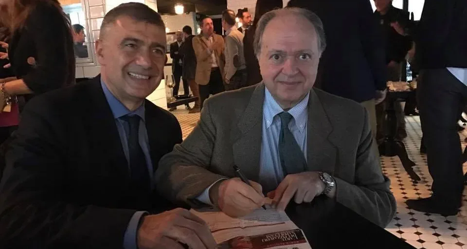 Enzo Vizzari firma con Pecoraro Scanio