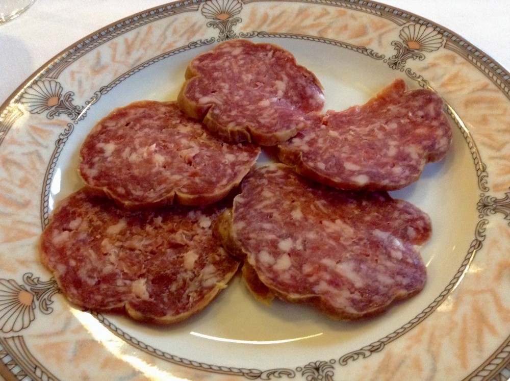 Trattoria Isoletta, il salame nostrano, cinque fette alla buona di qualita' ormai quasi introvabile