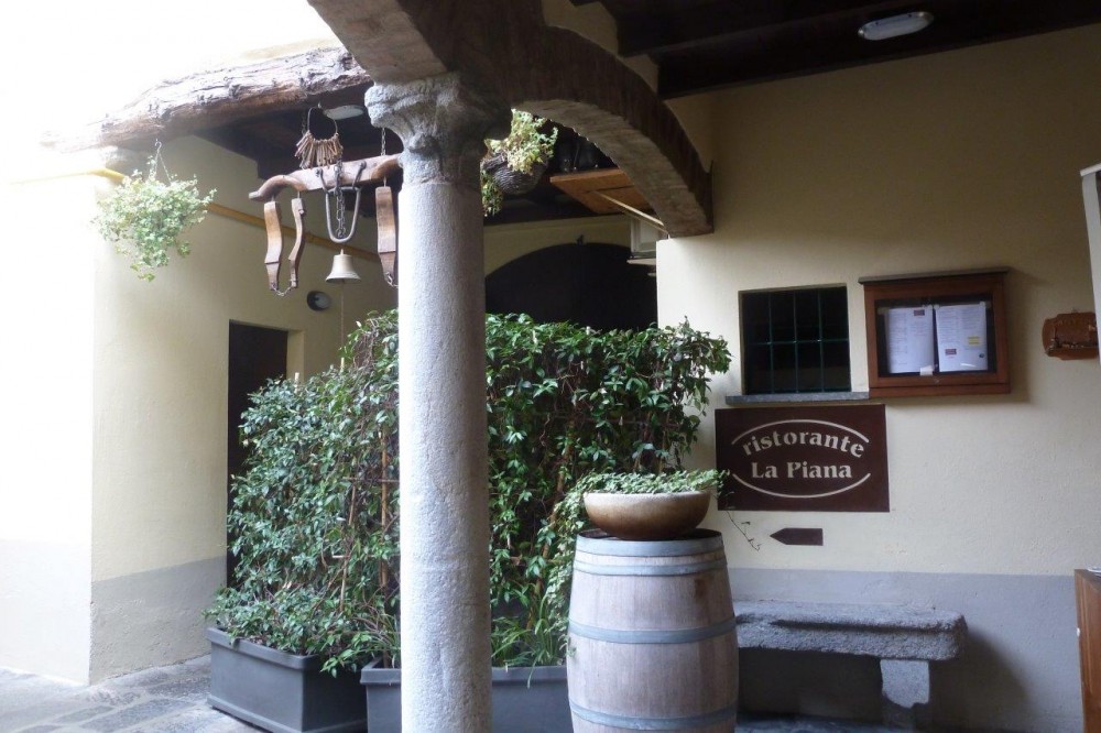 La Piana, il cortile