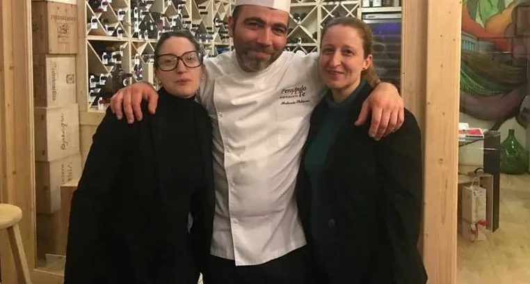 Pensando a Te, Antonio Petrone tra Imma (a dx) e Lucia Ferrara