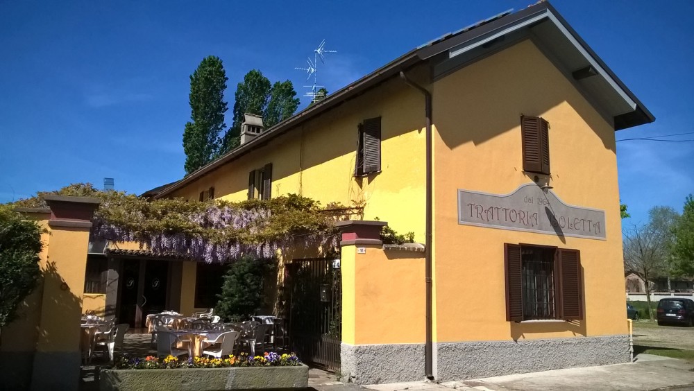 Trattoria Isoletta, dal 1964, questa foto e quella d’apertura sono prese dal WEB auspicando Primavera, tutto il resto è appena ieri, l’umido inverno lombardo ton sur ton con piatti che riscaldano corpo e mente