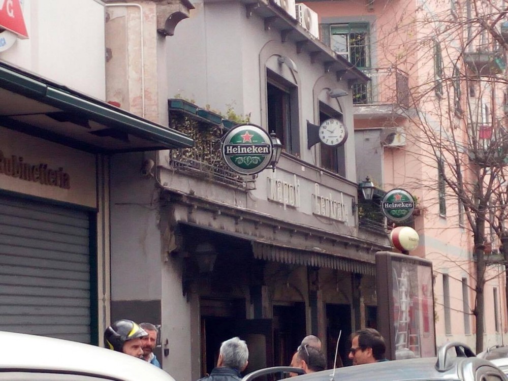 In fiamme lo storico pub vomerese Napoli Centrale