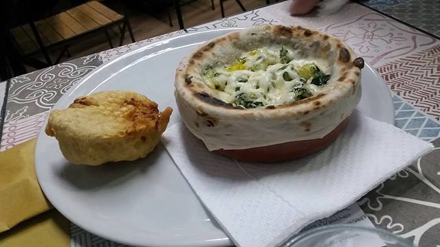 Pizzeria A’Chiazz, mallone in tegamino e frittatina di pasta