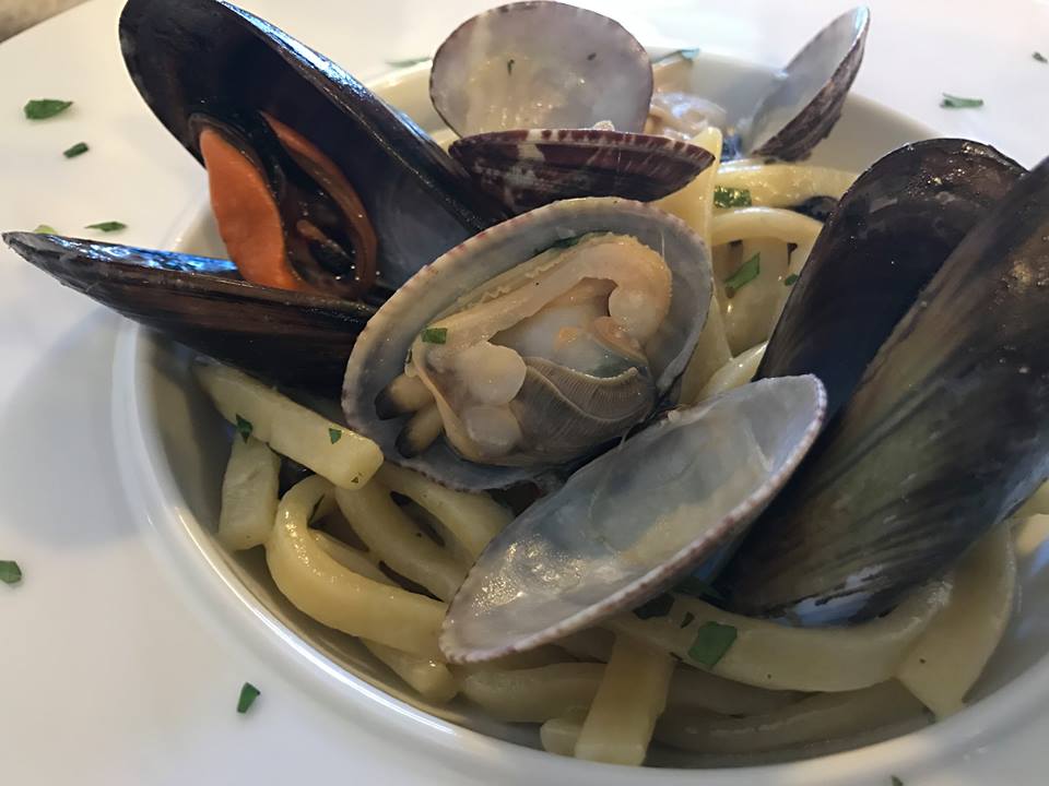 Osteria Mediterraneo, Mergellina, scialatielli con cozze e vongole