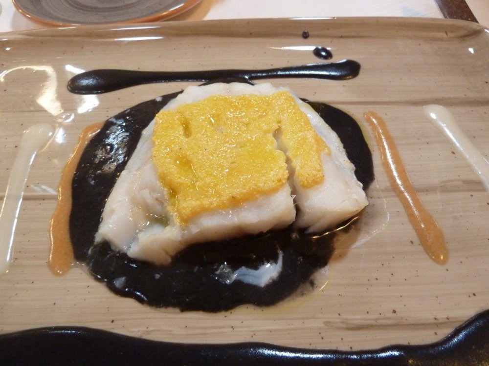 A Vigneto, baccala' in crosta di polenta e crema al nero di seppia