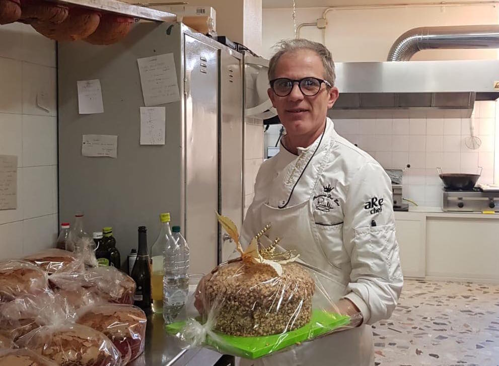 Antonio Rinaldi e il suo panettone 2019 con nocciole di Giffoni IGP