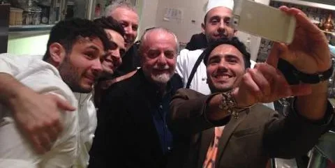 Il selfie finale a casa De Laurentis