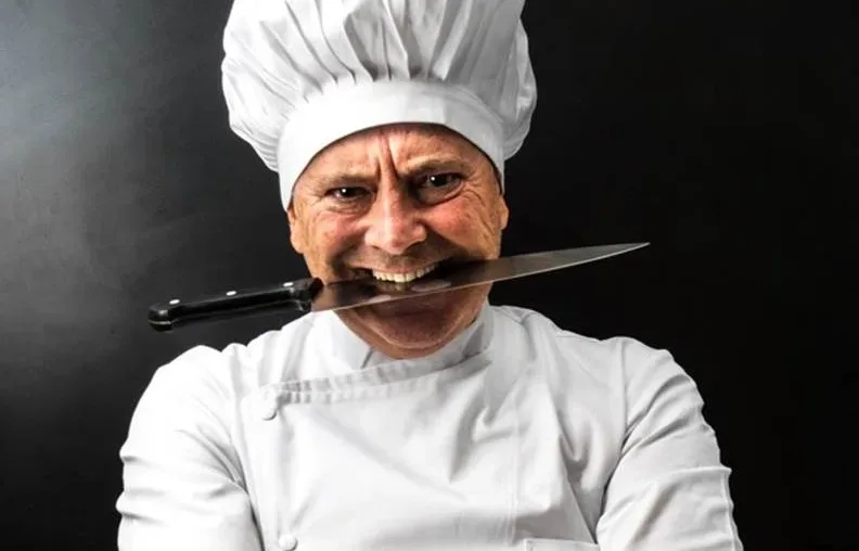 Col coltello fra i denti