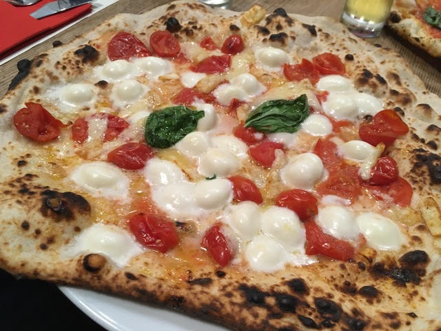 Da Michele, All’ombra del Vesuvio