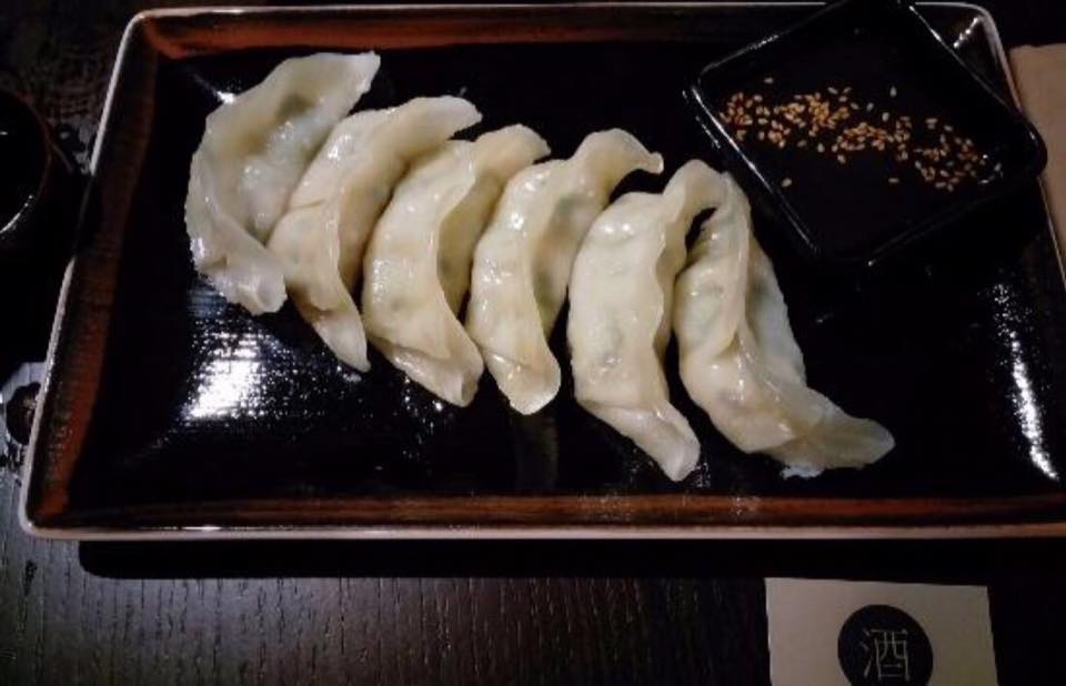 Sake, I Gyoza Di Gamberi e Verdure