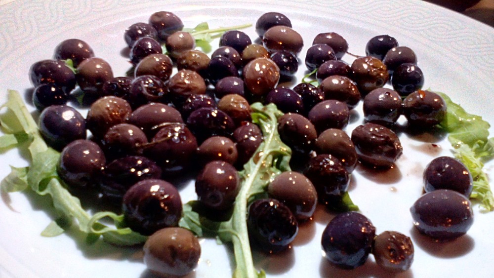 La taverna del re, olive calde con colatura di alici
