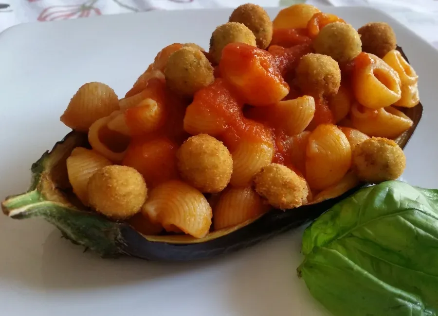 Lumachine in guscio con bon bon di ricotta e basilico