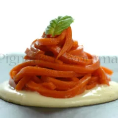 Negativo di spaghetti pomodoro e basilico