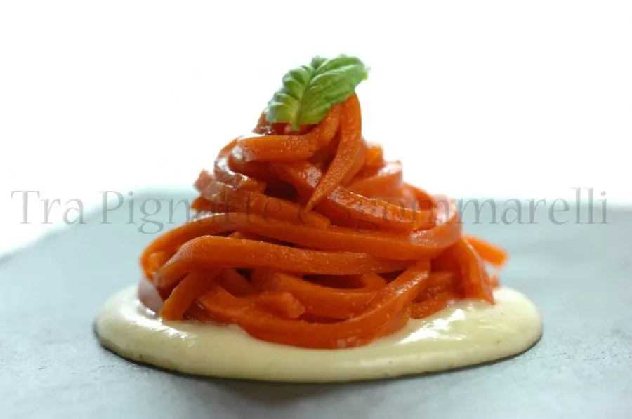 Negativo di spaghetti pomodoro e basilico