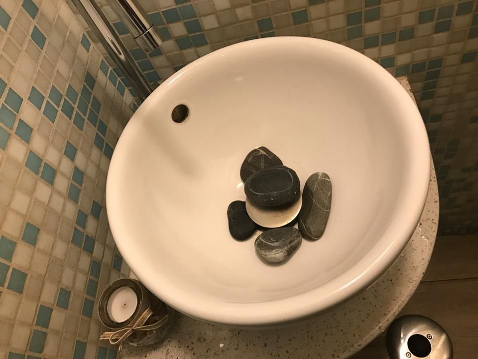 Osteria Mediterraneo, Mergellina. Il lavabo del bagno