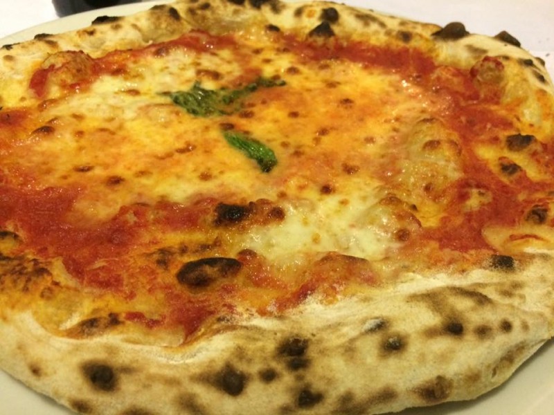 Roma, Piccolo Buco la pizza a canotto a due passi dalla Fontana di