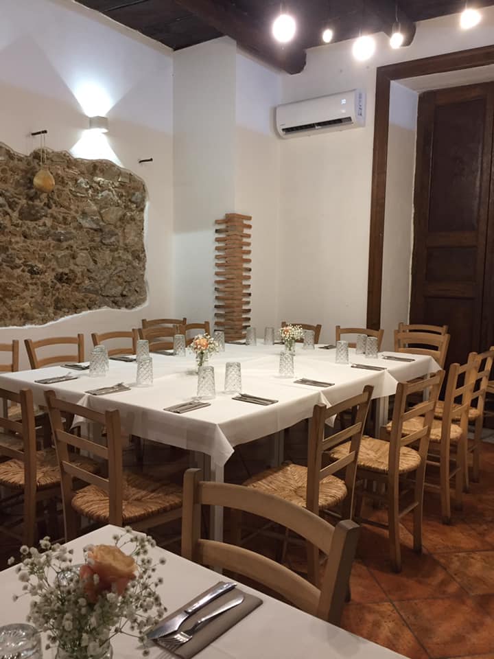 Pizzeria e Burgheria De Rossi, la sala